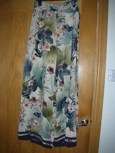 H&M Gorgeous floral butterflies oriental wide leg trousers Sz 8 29 inch length - Picture 1 of 5