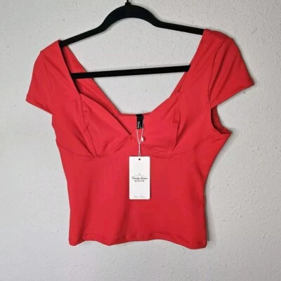 Babydoll pequeño ajustado manga corta San Valentín top rojo escote corazón para mujer Foto 1 de 4