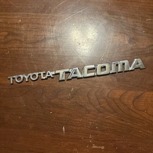 95-04 Toyota Tacoma Emblem Front Door Chrome Badge Nameplate Sign Symbol Logo - Bild 1 von 2
