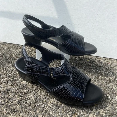 SAS Suntimer Croc Sandals Size 8.5 WW Extra Wide Black Patent Leather Tripad - Image 1 of 4