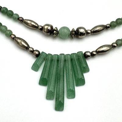¿Cuarzo aventurina? Collar de dos niveles con forma de abanico de cuentas de piedra verde boho 18" Foto 1 de 4