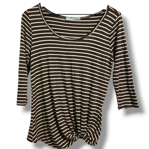 Maurices t-shirt womens Medium Black white stripes 3/4 sleeve twist-hem - Picture 1 of 7