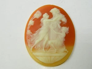 VTG WOMAN HOLDING BUST OF A KING CARVED UNMOUNTED LOOSE RESIN CAMEO PEACH & WH - Picture 1 of 3