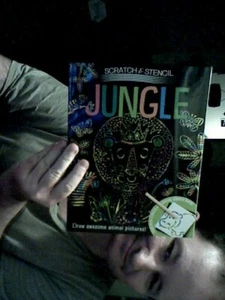 KRATZER & SCHABLONE DSCHUNGEL AKTIVITÄTSBUCH GEBURTSTAG WEIHNACHTEN STRUMPF KINDER SPIELEN - Bild 1 von 1