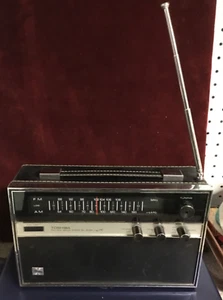 Toshiba FM/AM radio a transistor a stato solido RL-406F - Foto 1 di 3