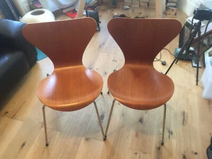  Arne Jacobsen Chair 3107 by Fritz Hansen in cherry wood (Pair) - Picture 1 of 5