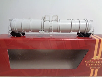 BROADWAY LIMITED #3736 N SCALE UNDECORATED CRYOGENIC TANK CAR TYPE C NEW IN BOX - Image 1 of 4