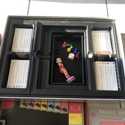 Jeu de société Love Trivia - Baiser Rouge Et Carré Blanc - Schmidt France  - Photo 1/4