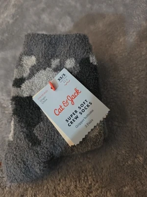 Calcetines tobilleros súper suaves Cat & Jack parte inferior con agarre 2 pares gris blanco XS/S nuevos Foto 1 de 2