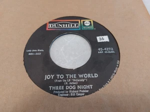 Three Dog Night – Joy To The World / I Can Hear You Calling 7" U.S. IMPORT - Picture 1 of 2