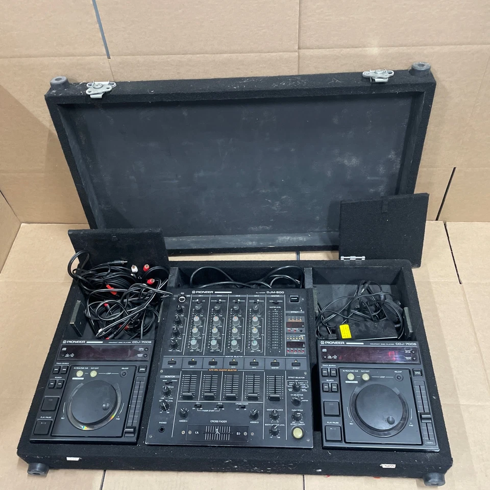 Pioneer DJM5000 Stereo Club DJ Rackmount Mixer DJM-5000 & 2 CDJ-700S In CASE - Image 1 of 4