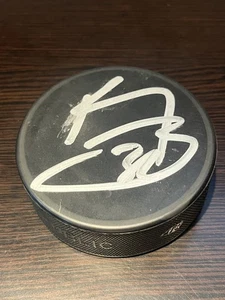 Kris Versteeg Signed Autographed NHL Hockey Puck Beckett BAS COA Blackhawks - Picture 1 of 2