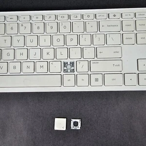 Teclado inalámbrico HP (HSA-P003K) blanco - teclas de repuesto - Imagen 1 de 10