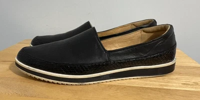 Mocasines sin cordones Naturalizer Beale de cuero negro preppy para mujer 12 Foto 1 de 4