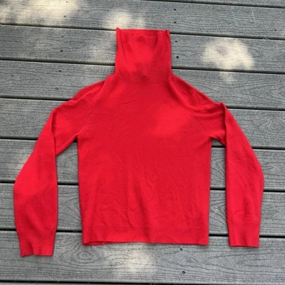 DKNY: Top cuello tortuga cachemir rojo. Mujer Talla Grande. Foto 1 de 4