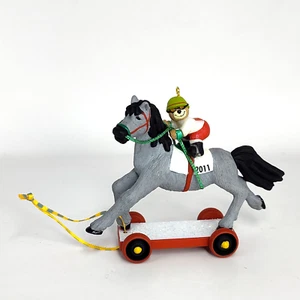 Hallmark Keepsake Ornamento Un Pony per Natale 2011 RIDIPINTO Edizione Speciale - Foto 1 di 9
