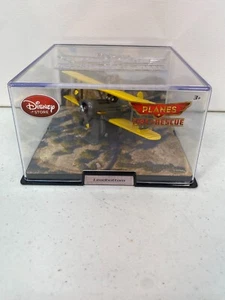 Disney Store Lead Bottom in Collectors Case New - Picture 1 of 6