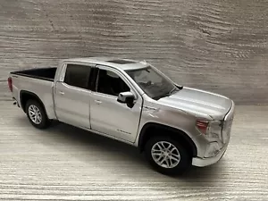 Motor Max 1/27 Scale 79361 - 2019 Ford GMC Sierra 1500 SLT Crew Cab - Silver Toy - Picture 1 of 24
