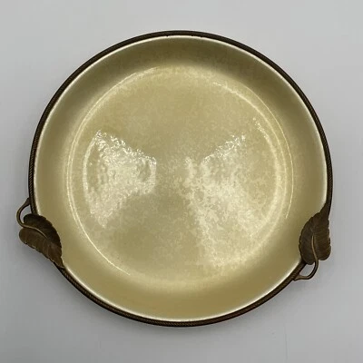 Plato esmaltado a mano vintage EVANS Elegance borde de latón y hojas decorativas Foto 1 de 4