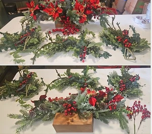 Set 4 Kränze Holzsockel Sprays Weihnachtsstern Tannenzapfen Stechpalme Beere Herzstück Weihnachten - Bild 1 von 10