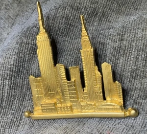 Spilla vintage New York Skyline grande tono oro - Foto 1 di 2