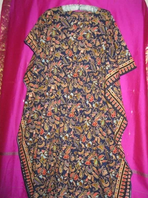 CAFTÁN DE ALGODÓN BATIK INDONESIO, TALLA LIBRE, NEGRO MULTIIMPRESIÓN, LARGO Foto 1 de 4