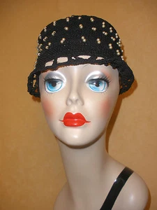 Sexy 50er Jahre schwarze Strickmütze mit Perlen und schwarzem Kunststoff Top - Bild 1 von 9