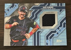 2025 Topps Series 2 City Connect Relic Card CC2-DS Davis Schneider Toronto - Foto 1 di 2