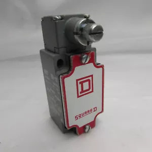 SCHNEIDER ELECTRIC Interruttore di limitazione quadrato D 9007-BD13 - Foto 1 di 11