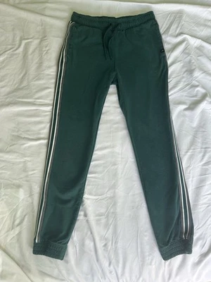 Pantalones deportivos verdes con rayas blancas súper cómodos Foto 1 de 3