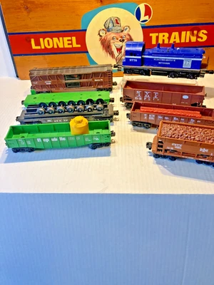 1977 LIONEL ELECTROMOTIVE DIVISION NW-2 DIESEL SWITCHER #8770 + 7 FREIGHT CARS - Image 1 of 4