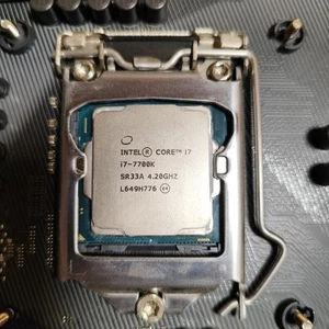 Intel Core i7-7700K – 4.2 GHz - Bild 1 von 2