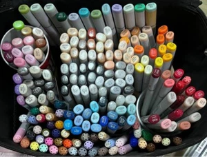 Copic Ciao Set ca. 200 Stück Stifte in großen Mengen verkauft Stifte Marker Farbmarker - Bild 1 von 1