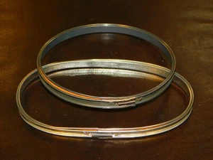 2 Vintage 7" ROUND & OVAL Metal Embroidery Hoops 9x5" Spring Tension Cork Lined - Picture 1 of 8