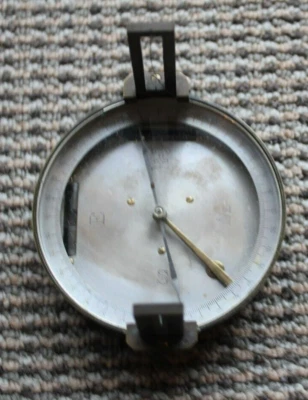 Bússola francesa vintage início do século XX com mira dobrável - Imagem 1 de 4