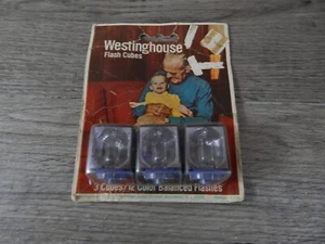 Flash cubi vintage Westinghouse 3 cubi/12 flash bilanciati a colori - NUOVI ~ NOS - Foto 1 di 4