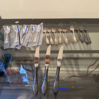 Lote mixto X 17 cubiertos/platos de plata vintage - Comunidad y WM Rogers & Son Foto 1 de 4