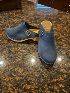 Zoccoli in legno stile classico Made in Sweden colore navy, camoscio, taglia 38 - Foto 1 di 11