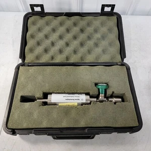 Fuga calibrada de helio Agilent Technologies F8473302 velocidad 4,8E-08 con estuche de transporte - Imagen 1 de 7