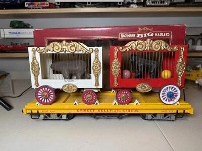 Bachmann 98372 G Scale Circus Flatcar with 2 Animal Cages Car W/ Bear & Gorilla - Image 1 of 4