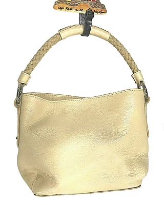 Cartera de hombro pequeña de cuero marfil Unisa una mano trenzada cierre magnético a presión Foto 1 de 4