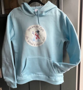 C.O.A.T. Marke - hellblauer Hoodie "Schneemann" - "Du bist das Licht..." - Größe XL - Bild 1 von 6