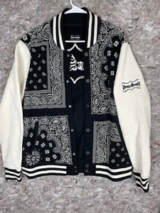 Dogg Supply by Snoop Dogg College Jacke Herren L schwarz weiß Bandana Print Neu mit Etikett - Bild 1 von 9