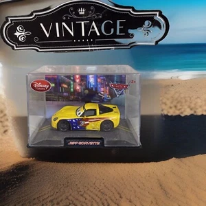 Vintage 2011' Disney/Pixar CARS 2 Jeff Gorvette 1:43 veicolo pressofuso NUOVO IN SCATOLA - Foto 1 di 8