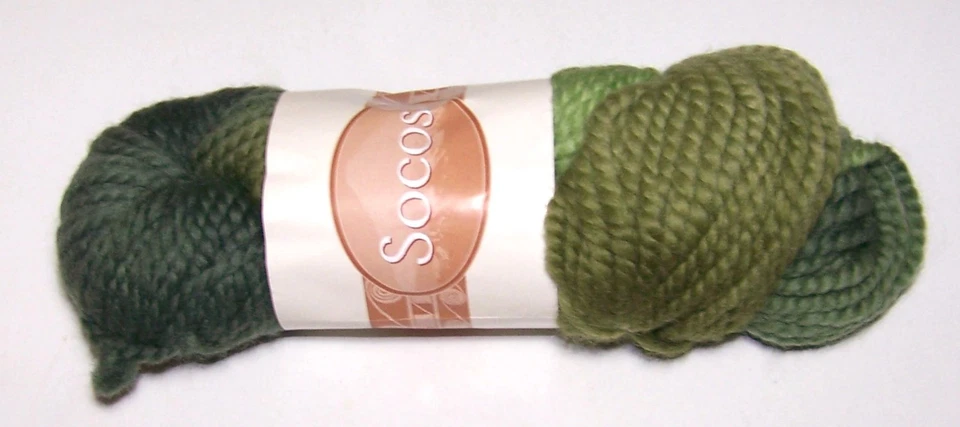 LOTE de 10 Socos Esther Britran 100% Lana Pintado a Mano Hilos Gruesos #303 VERDES Foto 1 de 1