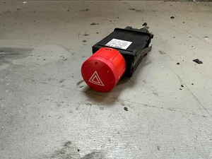 AUDI TT MK1 1998-2006 8N WARNBLINKSCHALTER RELAIS TASTER 8N0941509A V6 - Bild 1 von 3