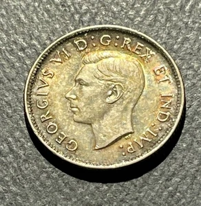 Canada 1937 25 Cents Silver Coin - Picture 1 of 2