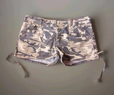 Shorts curto GLO camuflado Y2K boho clube militar tamanho 15 - Imagem 1 de 4