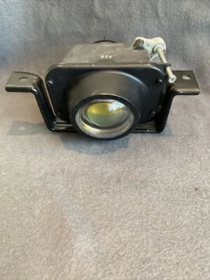 Farol de neblina direito para passageiros Lexus Es300 1992 - 1994 4 portas. Fabricante de equipamento original - Imagem 1 de 4