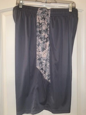 Badger Sport Hombre XL Gris Con Camuflaje Digital. Pantalones cortos de baloncesto/entrenamiento para hombre Foto 1 de 4